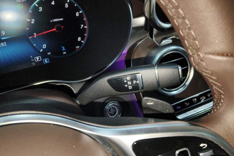 Used Mercedes-Benz GLC 2022 Second Facelift GLC 260 L 4MATIC Luxury Edition Gear Lever