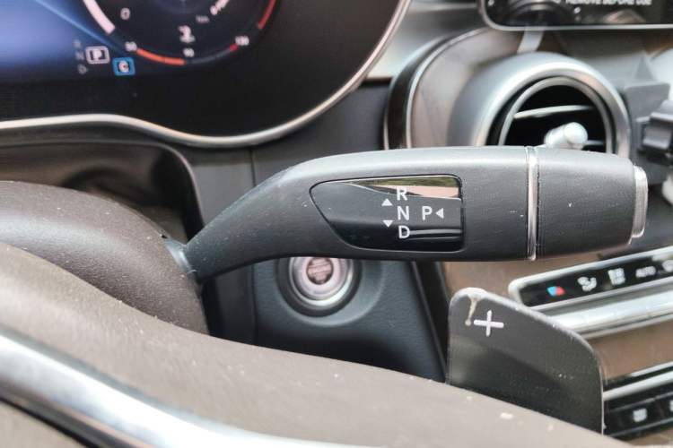 Used Mercedes-Benz GLC 2022 Facelift GLC 260 L 4MATIC Luxury Edition Gear Lever