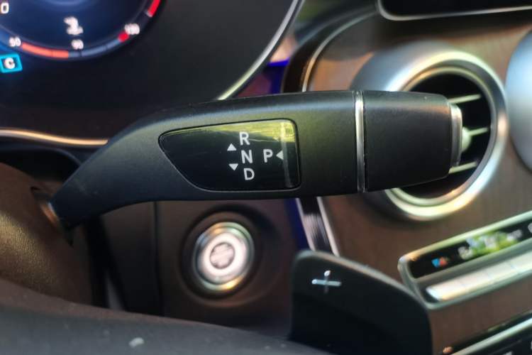 Used Mercedes-Benz GLC 2022 Second Facelift GLC 260 L 4MATIC Luxury Edition Gear Lever