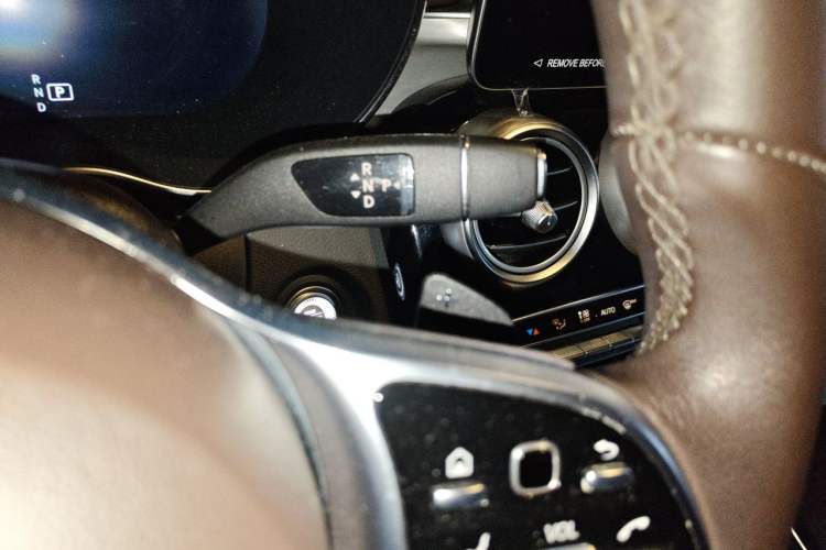 Used Mercedes-Benz GLC 2022 Facelifted GLC 260 L 4MATIC Dynamic Edition Gear Lever