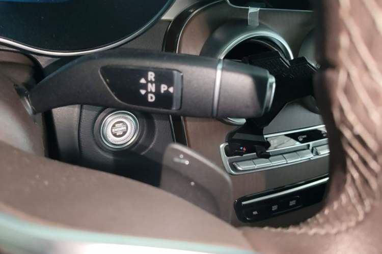 Used Mercedes-Benz GLC 2022 Refreshed GLC 300 L 4MATIC Dynamic Edition Gear Lever