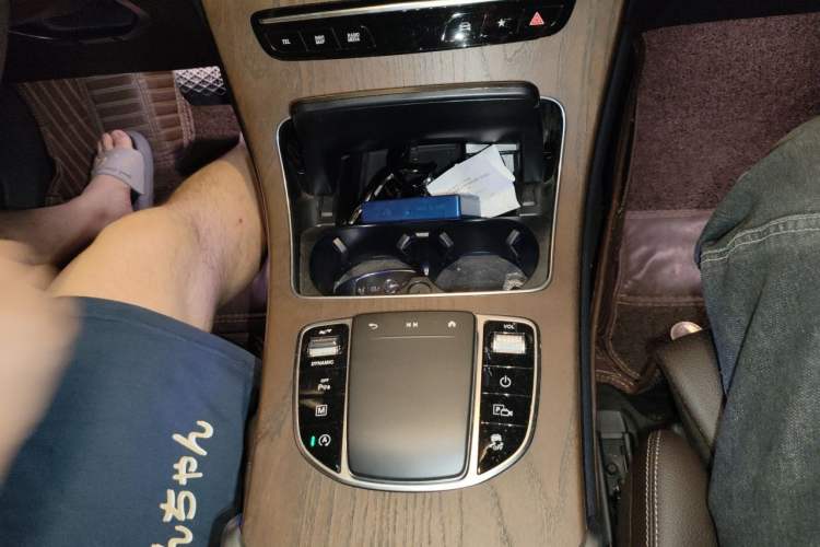 Used Mercedes-Benz GLC 2022 Second Facelift GLC 260 L 4MATIC Luxury Edition Gear Lever
