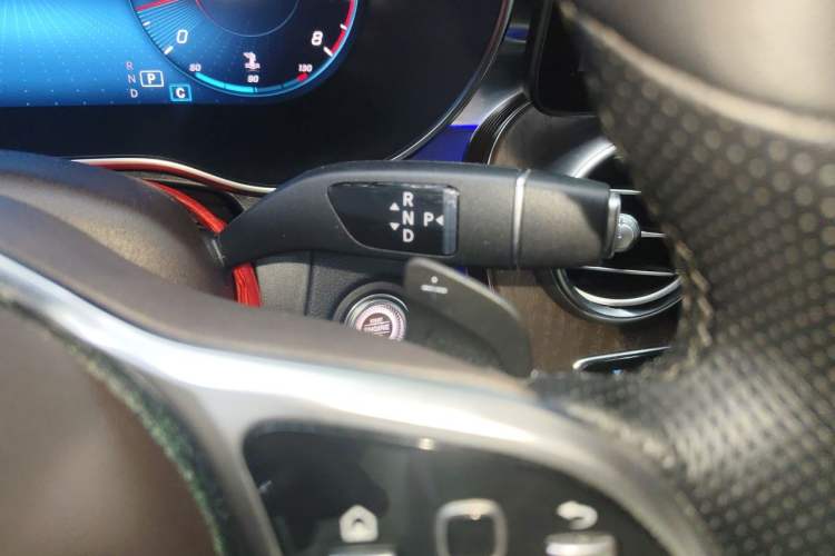 Used Mercedes-Benz GLC 2022 Facelift GLC 260 L 4MATIC Luxury Edition Gear Lever