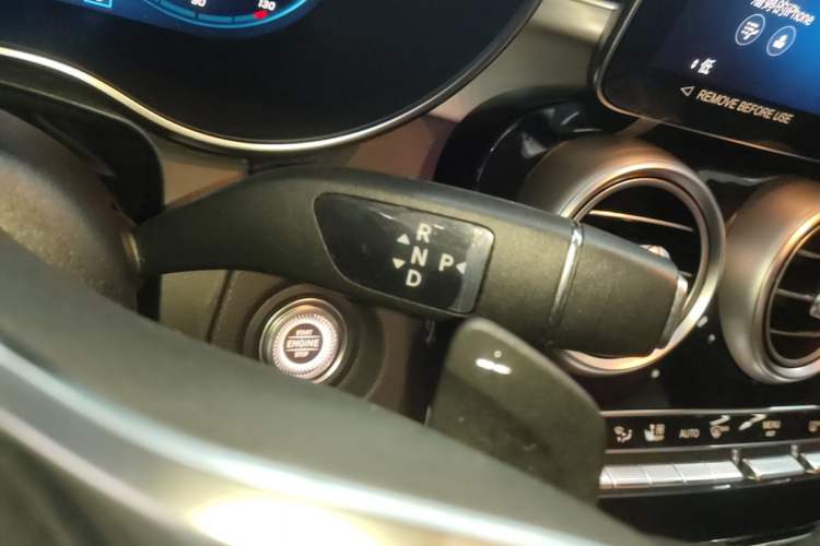 Used Mercedes-Benz GLC 2022 Facelift GLC 260 L 4MATIC Luxury Edition Gear Lever