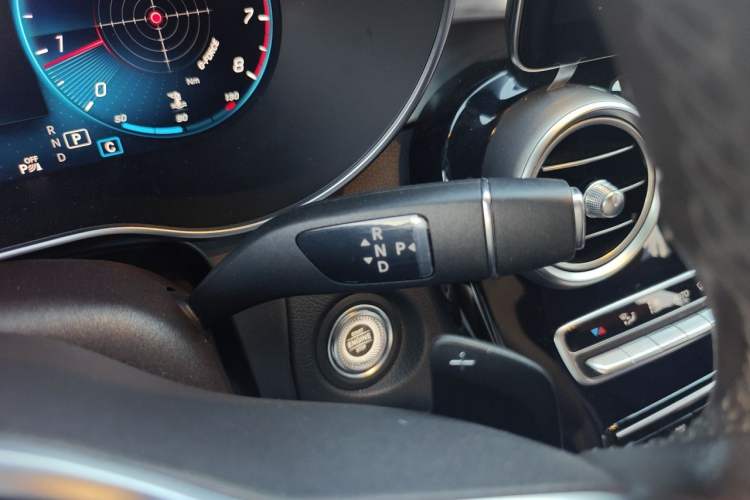 Used Mercedes-Benz GLC 2022 Refreshed GLC 260 L 4MATIC Dynamic Edition Gear Lever