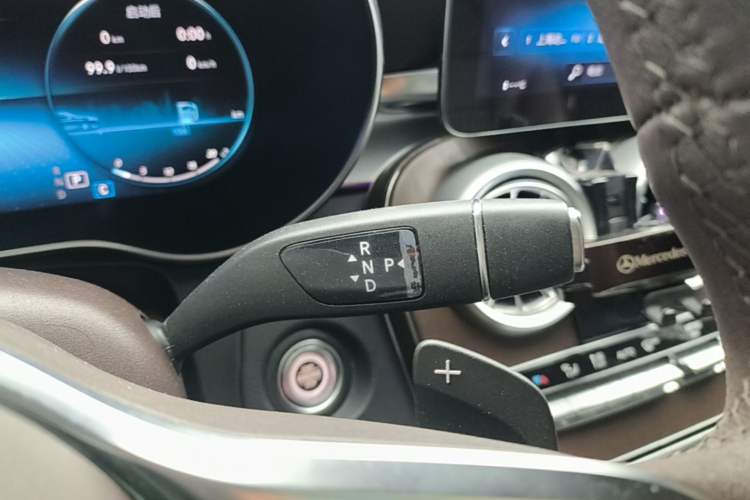 Used Mercedes-Benz GLC 2022 Facelift GLC 260 L 4MATIC Luxury Edition Gear Lever