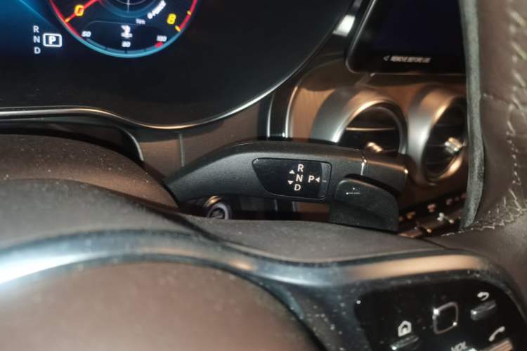 Used Mercedes-Benz GLC 2022 Facelift GLC 260 L 4MATIC Luxury Edition Gear Lever
