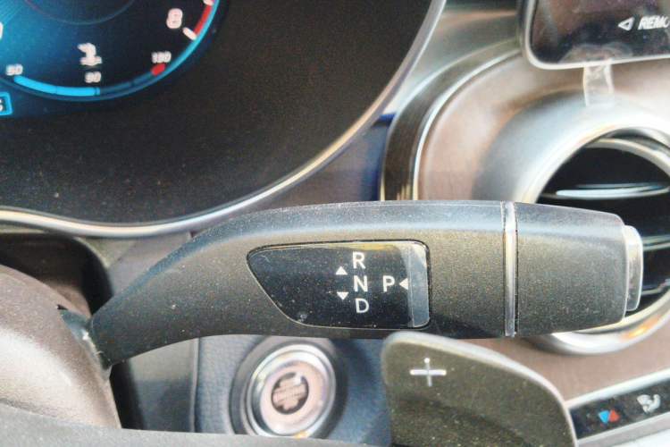 Used Mercedes-Benz GLC 2022 Facelift GLC 300 L 4MATIC Luxury Edition Gear Lever