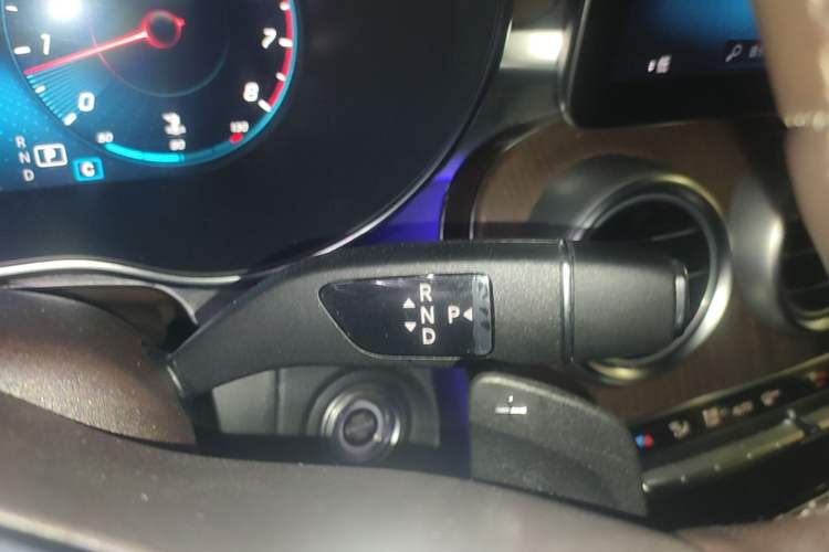 Used Mercedes-Benz GLC 2022 Refreshed GLC 300 L 4MATIC Dynamic Edition Gear Lever