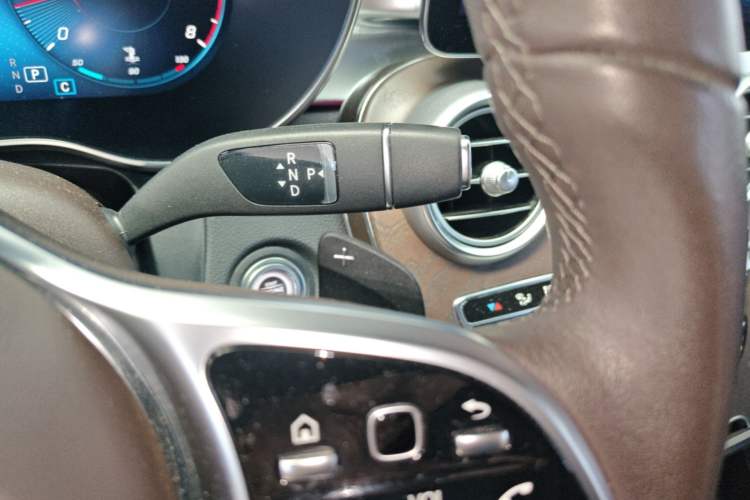 Used Mercedes-Benz GLC 2022 Facelift GLC 260 L 4MATIC Luxury Edition Gear Lever
