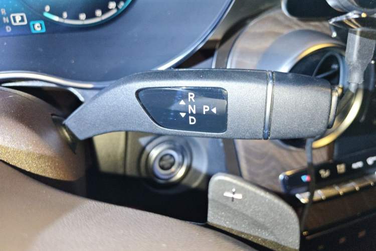 Used Mercedes-Benz GLC 2022 GLC 300 L 4MATIC Dynamic Edition Prestige Model Gear Lever