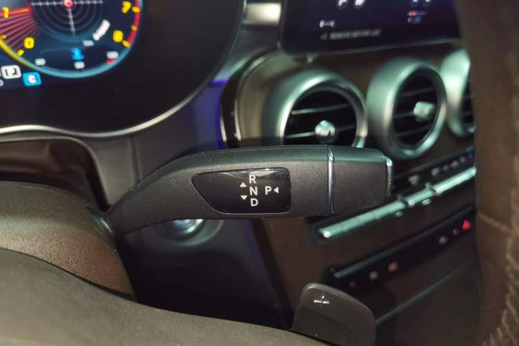 Used Mercedes-Benz GLC 2022 Second Facelift GLC 260 L 4MATIC Luxury Edition Gear Lever