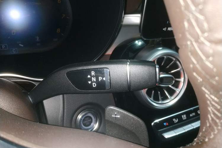 Used Mercedes-Benz GLC 2022 Refreshed GLC 260 L 4MATIC Dynamic Edition Gear Lever