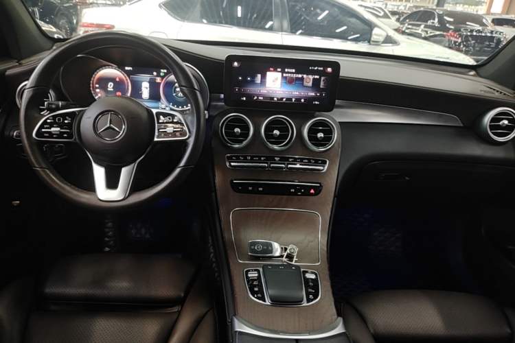 Used Mercedes-Benz GLC 2022 Facelift GLC 300 L 4MATIC Luxury Edition Gear Lever
