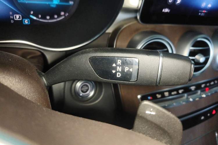 Used Mercedes-Benz GLC 2022 Facelift GLC 260 L 4MATIC Luxury Edition Gear Lever