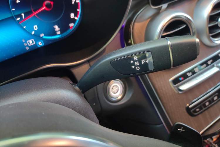 Used Mercedes-Benz GLC 2022 Facelifted GLC 300 L 4MATIC Luxury Edition Gear Lever