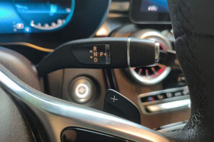 Used Mercedes-Benz GLC 2022 Facelift GLC 260 L 4MATIC Luxury Edition Gear Lever