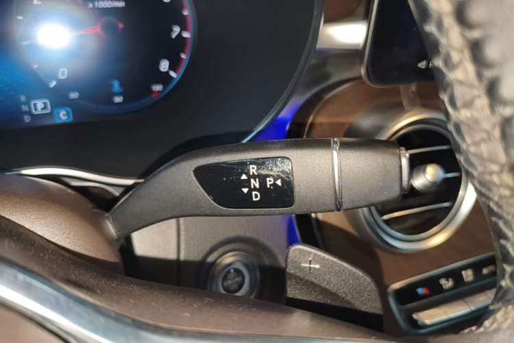 Used Mercedes-Benz GLC 2022 Second Facelift GLC 260 L 4MATIC Luxury Edition Gear Lever