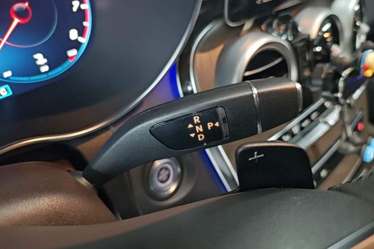 Used Mercedes-Benz GLC 2022 Second Facelift GLC 260 L 4MATIC Luxury Edition Gear Lever