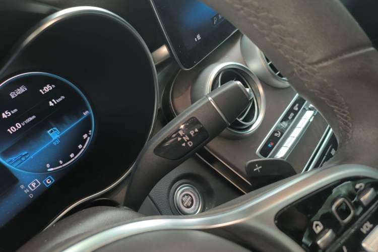 Used Mercedes-Benz GLC 2022 Second Facelift GLC 260 L 4MATIC Luxury Edition Gear Lever