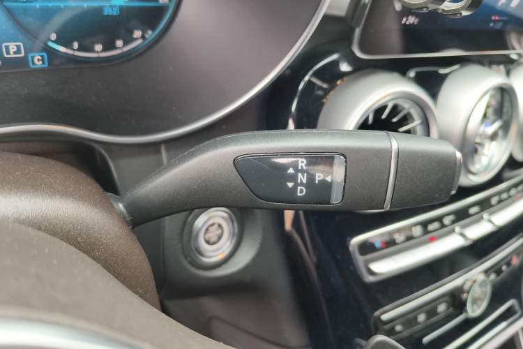 Used Mercedes-Benz GLC 2022 Refreshed GLC 260 L 4MATIC Dynamic Edition Gear Lever
