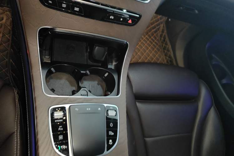 Used Mercedes-Benz GLC 2022 Second Facelift GLC 260 L 4MATIC Luxury Edition Gear Lever