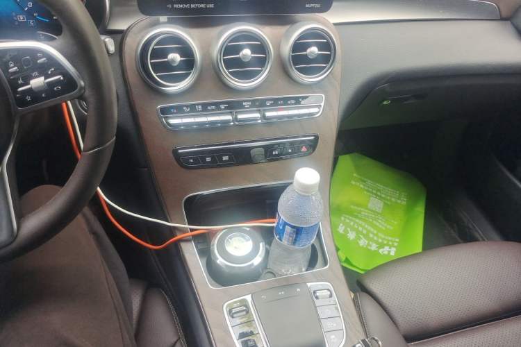 Used Mercedes-Benz GLC 2022 Second Facelift GLC 260 L 4MATIC Luxury Edition Gear Lever
