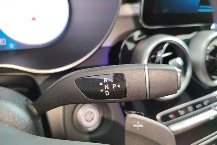 Used Mercedes-Benz GLC 2022 Facelift GLC 260 L 4MATIC Luxury Edition Gear Lever