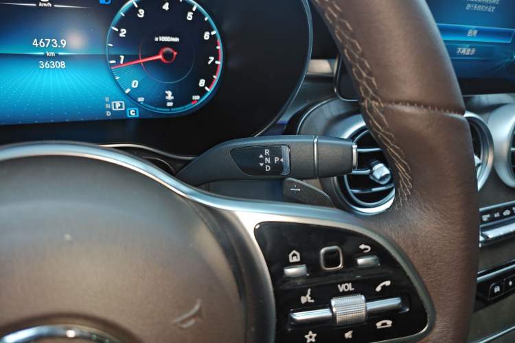 Used Mercedes-Benz GLC 2022 Facelift GLC 260 L 4MATIC Luxury Edition Gear Lever