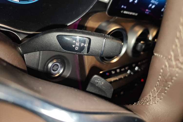 Used Mercedes-Benz GLC 2022 Refreshed GLC 300 L 4MATIC Dynamic Edition Prestige Version Gear Lever