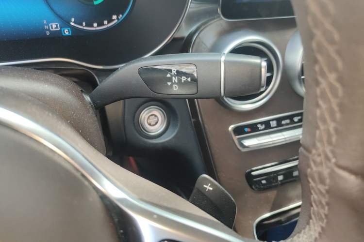 Used Mercedes-Benz GLC 2022 Second Facelift GLC 260 L 4MATIC Luxury Edition Gear Lever