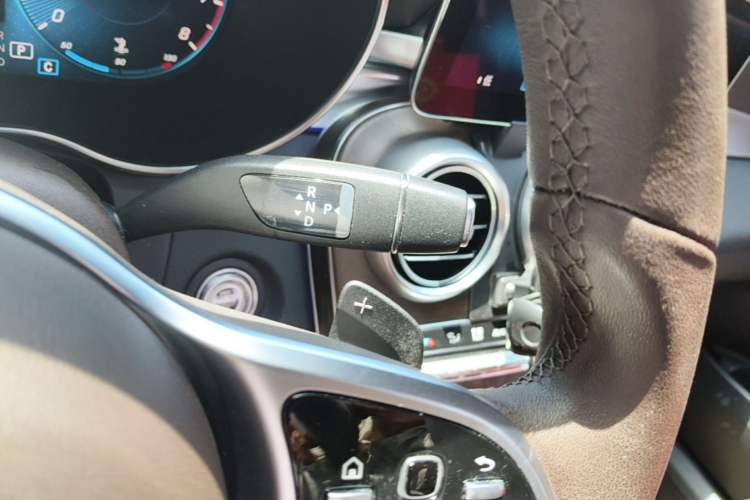 Used Mercedes-Benz GLC 2022 Second Facelift GLC 260 L 4MATIC Luxury Edition Gear Lever