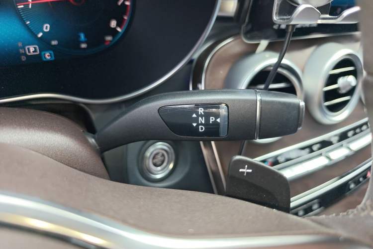 Used Mercedes-Benz GLC 2022 Facelift GLC 260 L 4MATIC Luxury Edition Gear Lever