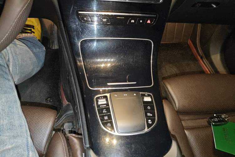 Used Mercedes-Benz GLC 2022 Second Facelift GLC 260 L 4MATIC Dynamic Edition Gear Lever