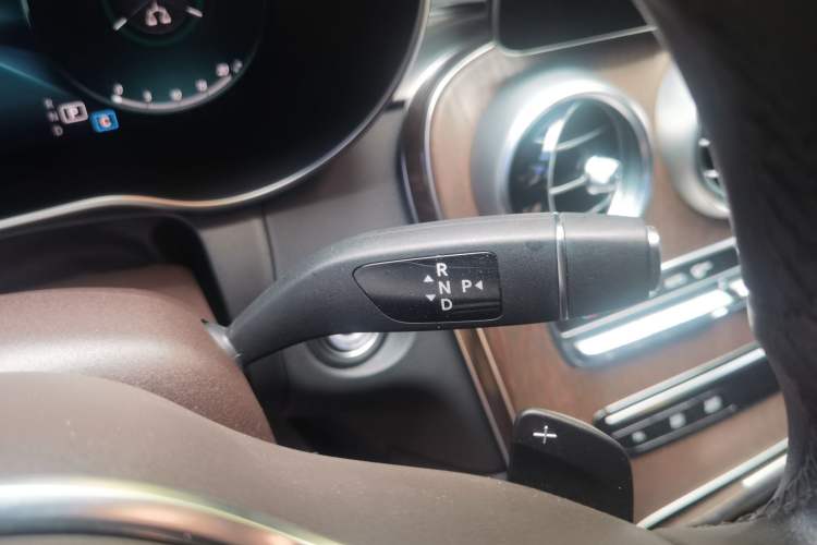 Used Mercedes-Benz GLC 2022 Second Facelift GLC 260 L 4MATIC Luxury Edition Gear Lever