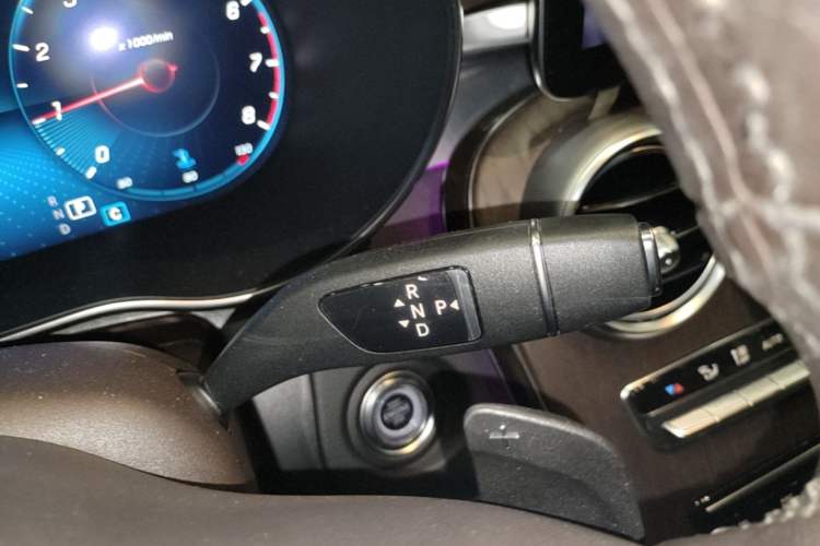 Used Mercedes-Benz GLC 2022 Facelift GLC 260 L 4MATIC Luxury Edition Gear Lever