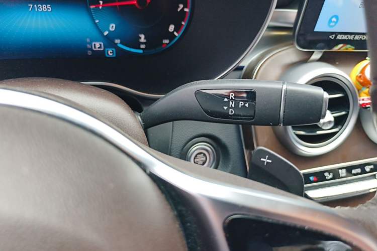 Used Mercedes-Benz GLC 2022 Second Facelift GLC 260 L 4MATIC Luxury Edition Gear Lever