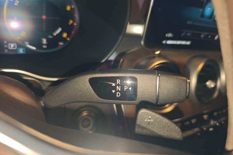 Used Mercedes-Benz GLC 2022 Refreshed GLC 300 L 4MATIC Dynamic Edition Prestige Version Gear Lever