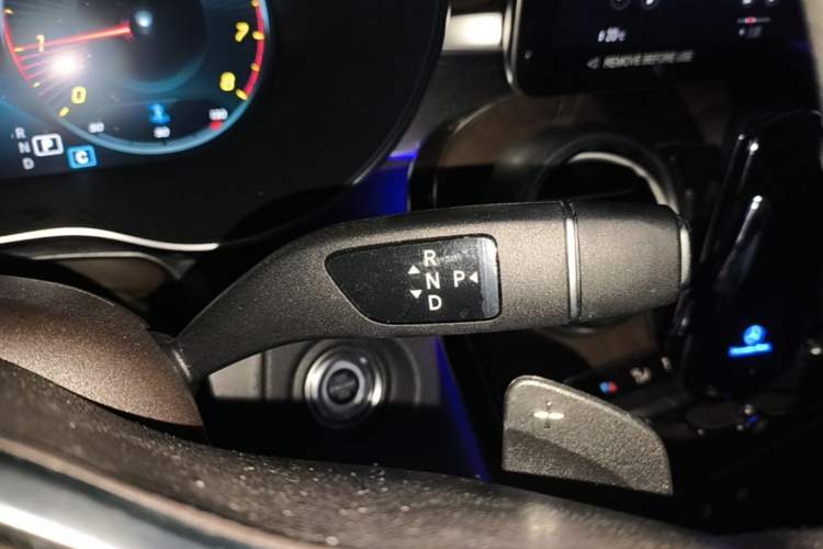 Used Mercedes-Benz GLC 2022 Facelift GLC 260 L 4MATIC Luxury Edition Gear Lever