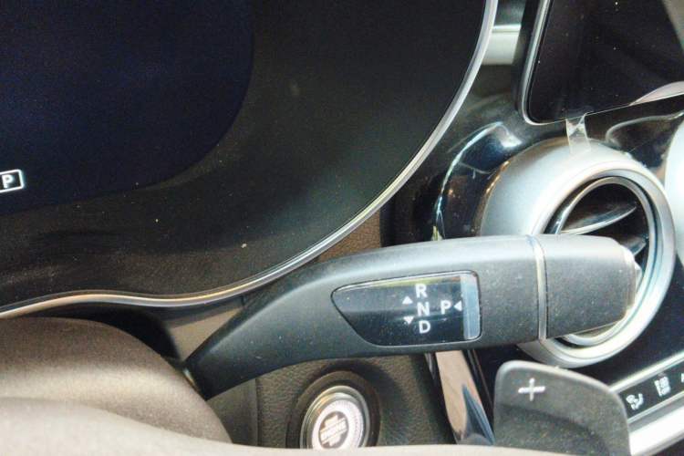 Used Mercedes-Benz GLC 2022 Refreshed GLC 260 L 4MATIC Dynamic Edition Gear Lever