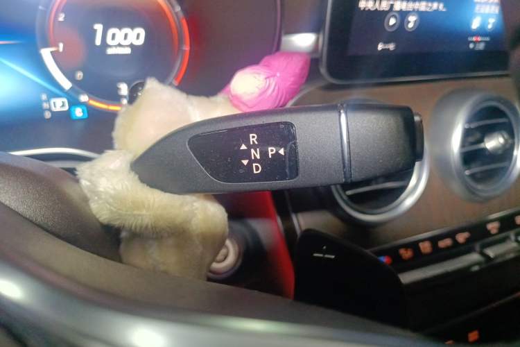 Used Mercedes-Benz GLC 2022 Second Facelift GLC 260 L 4MATIC Luxury Edition Gear Lever