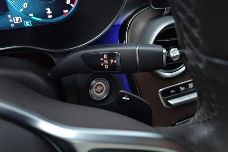 Used Mercedes-Benz GLC 2022 Second Facelift GLC 260 L 4MATIC Luxury Edition Gear Lever