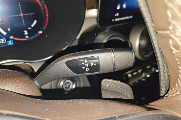 Used Mercedes-Benz GLC 2022 Facelifted GLC 260 L 4MATIC Dynamic Edition Gear Lever