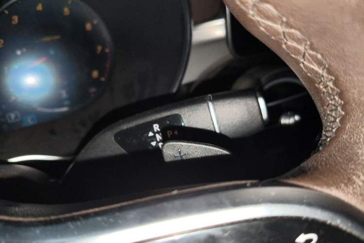 Used Mercedes-Benz GLC 2022 Refreshed GLC 260 L 4MATIC Dynamic Edition Gear Lever