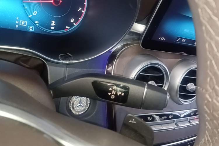 Used Mercedes-Benz GLC 2022 Second Facelift GLC 260 L 4MATIC Luxury Edition Gear Lever