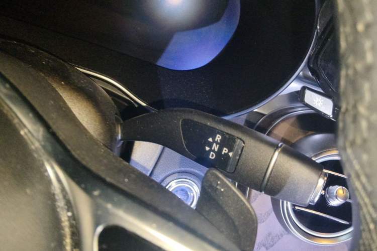 Used Mercedes-Benz GLC 2022 Second Facelift GLC 260 L 4MATIC Luxury Edition Gear Lever