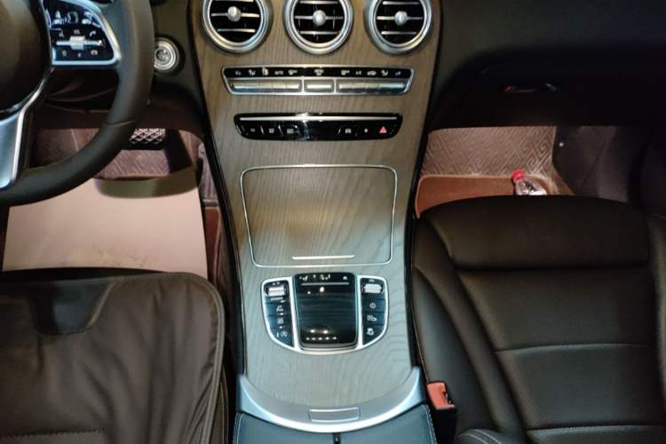 Used Mercedes-Benz GLC 2022 Second Facelift GLC 260 L 4MATIC Luxury Edition Gear Lever