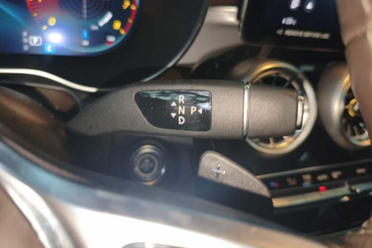 Used Mercedes-Benz GLC 2022 Second Facelift GLC 260 L 4MATIC Dynamic Edition Gear Lever
