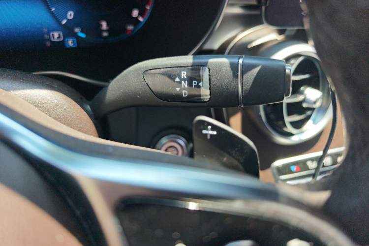 Used Mercedes-Benz GLC 2022 Second Facelift GLC 260 L 4MATIC Luxury Edition Gear Lever