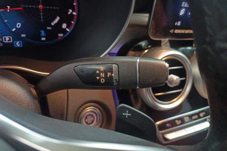 Used Mercedes-Benz GLC 2022 Second Facelift GLC 260 L 4MATIC Luxury Edition Gear Lever